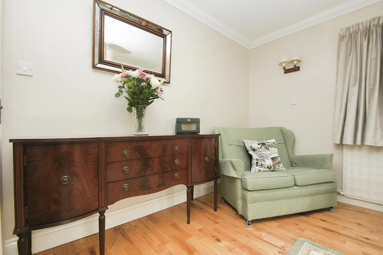 펜션 Dean Court Bungalow - Parking - By Brighton Holiday Lets 영국