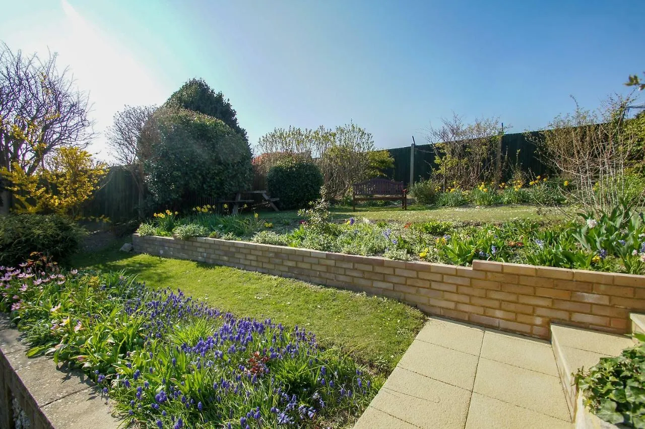 펜션 Dean Court Bungalow - Parking - By Brighton Holiday Lets 영국