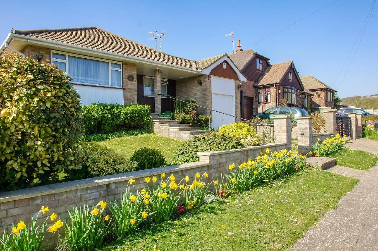 Dean Court Bungalow - Parking - By Brighton Holiday Lets